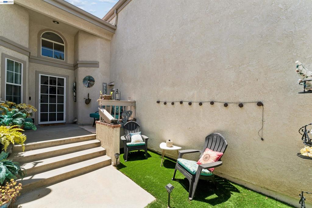 24448 Hampton Dr B Property Photo 9