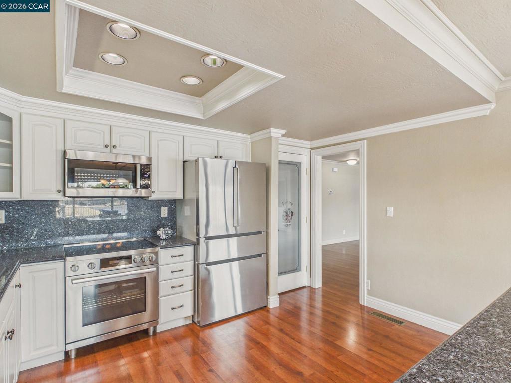 4910 Cabrillo Pt Property Photo 9
