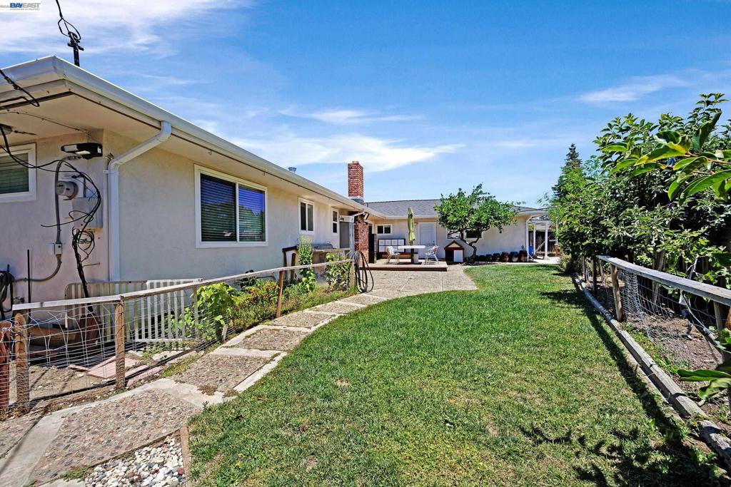 1742 Mendocino Dr Property Photo 15