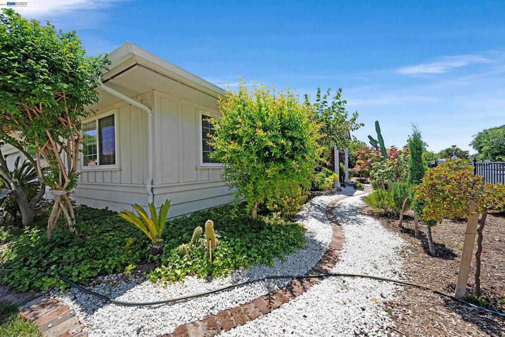 1742 Mendocino Dr Property Photo 23