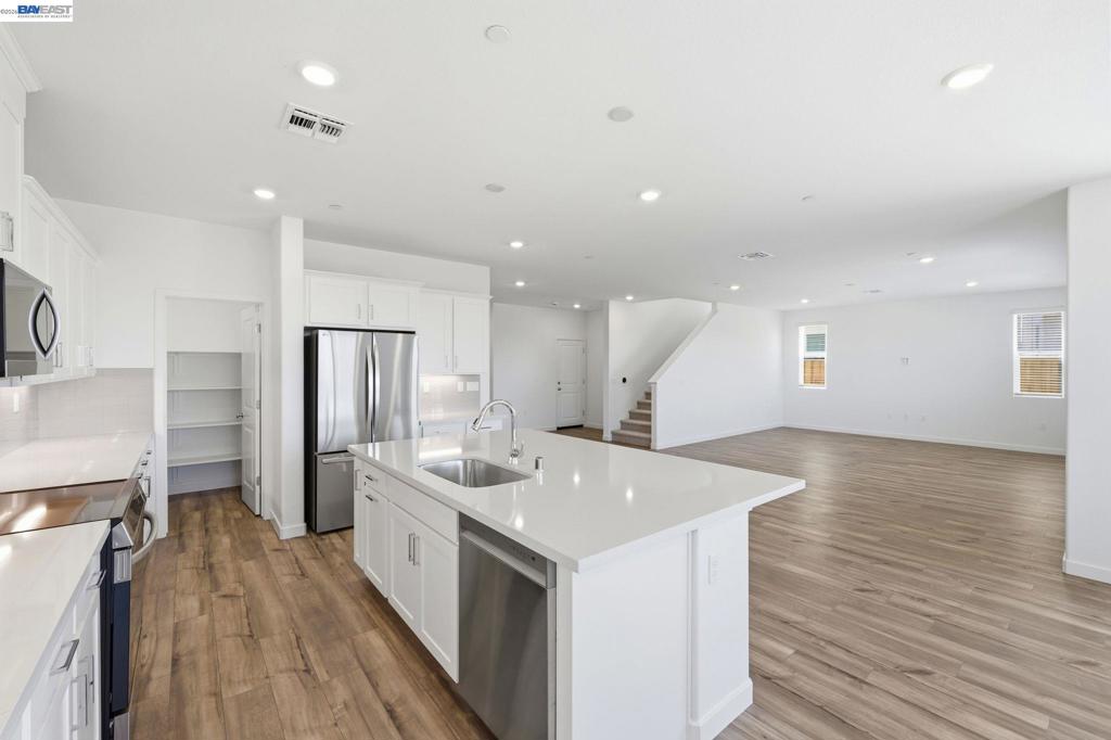 1028 Bluebell Circle Property Photo 3