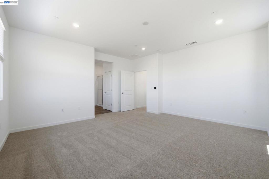 1028 Bluebell Circle Property Photo 8