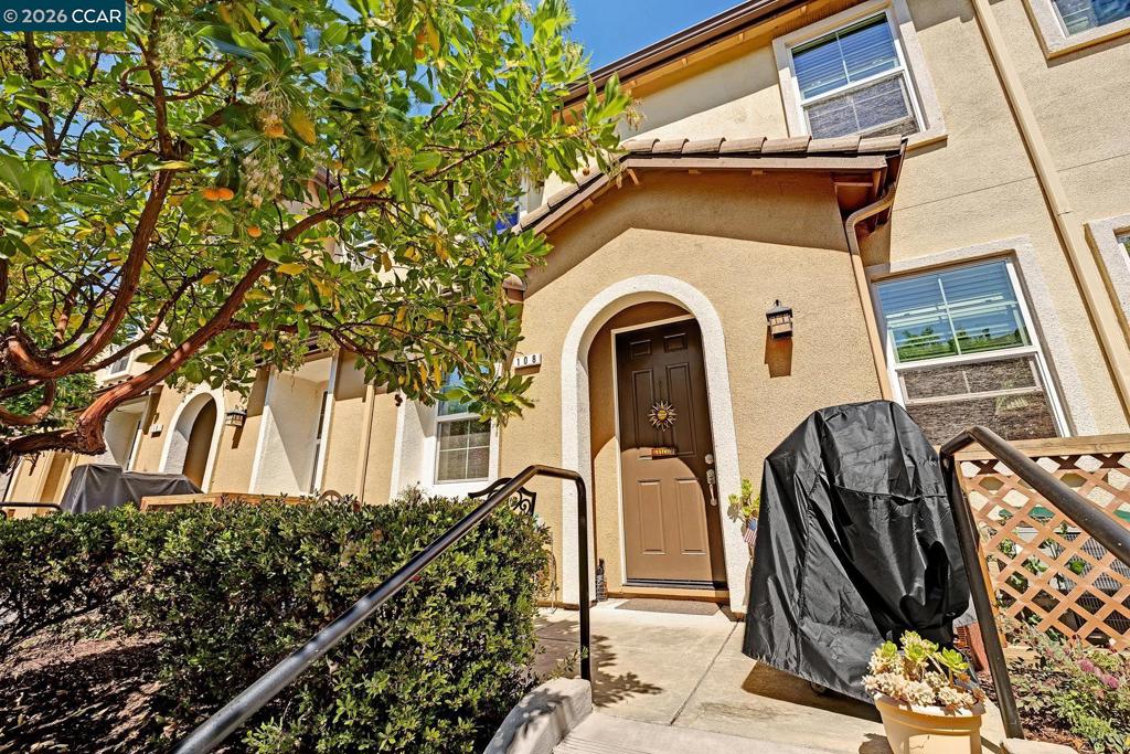 108 Arcangel Way Property Photo 4