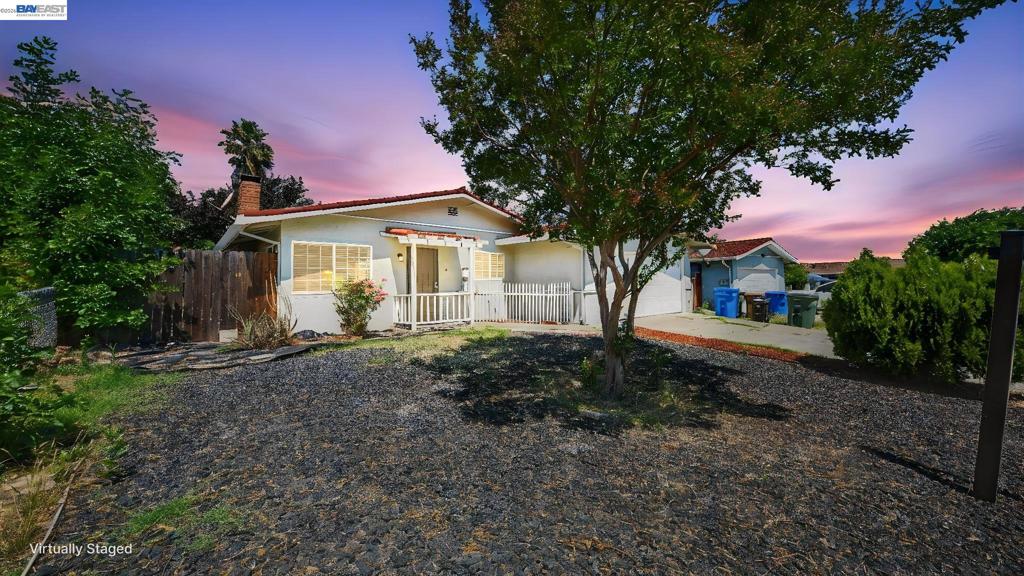 200 Riverside Pl Property Photo 2