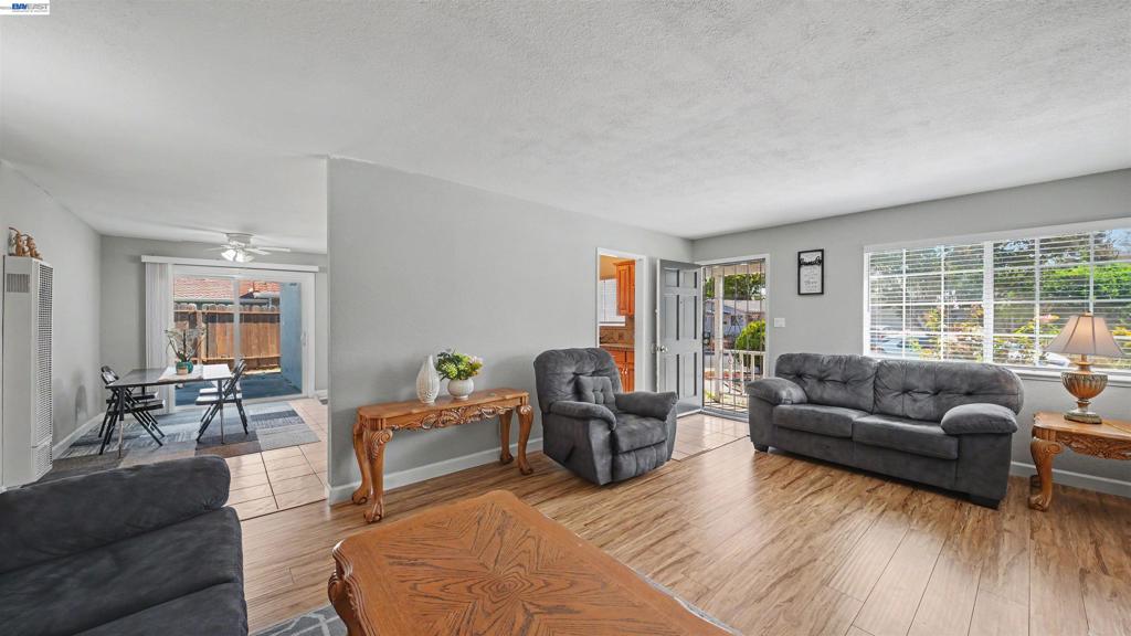 200 Riverside Pl Property Photo 6