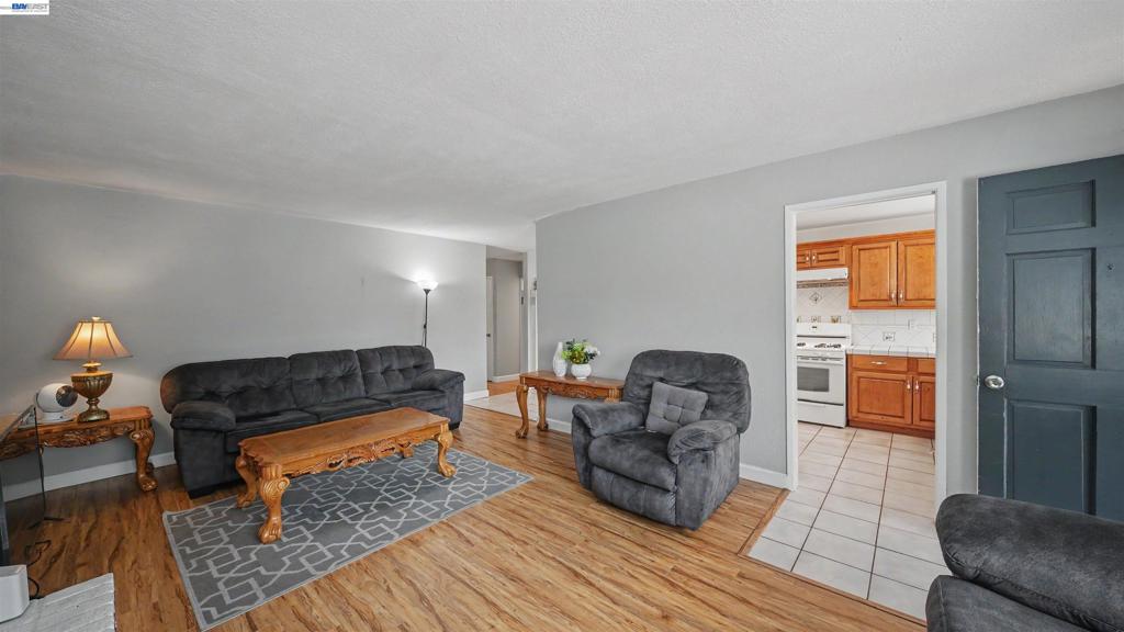 200 Riverside Pl Property Photo 8