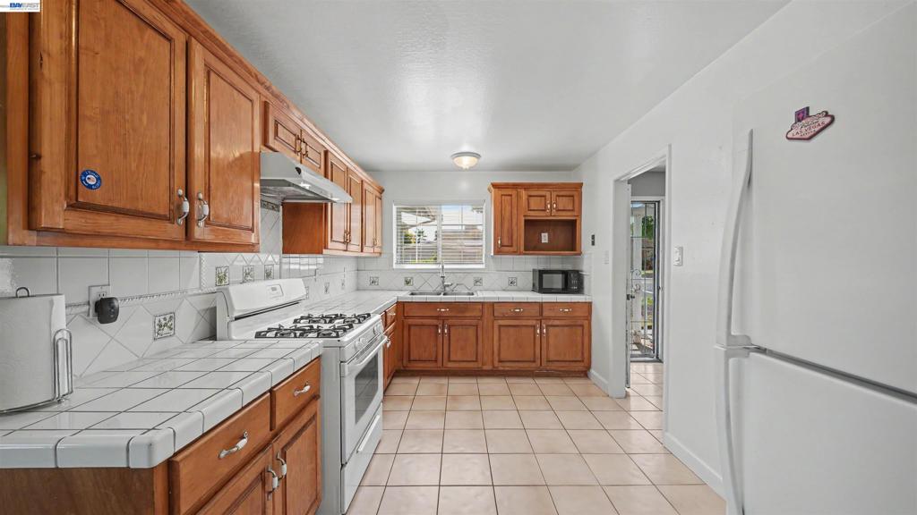 200 Riverside Pl Property Photo 10