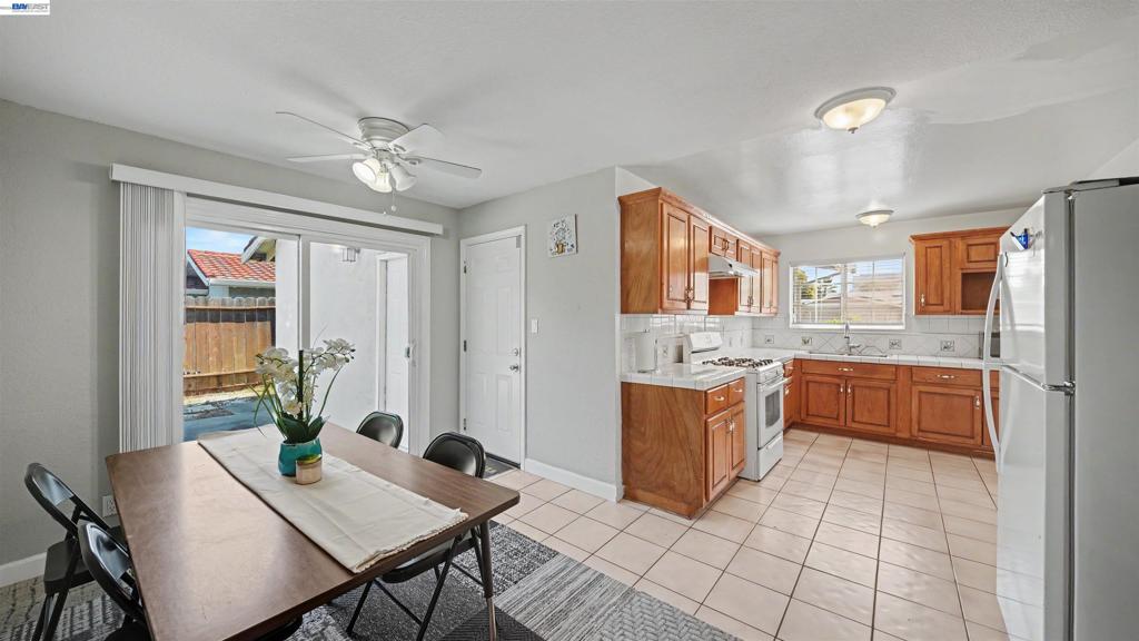 200 Riverside Pl Property Photo 11