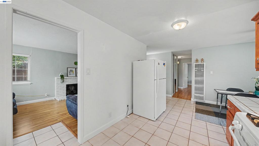 200 Riverside Pl Property Photo 12