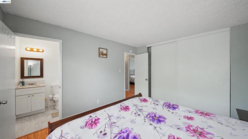 200 Riverside Pl Property Photo 13