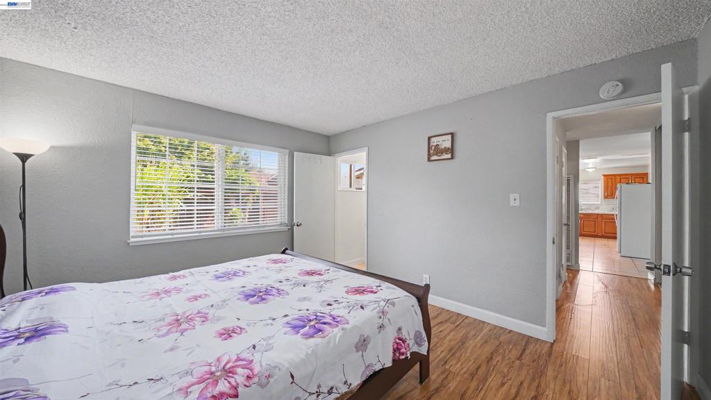 200 Riverside Pl Property Photo 14