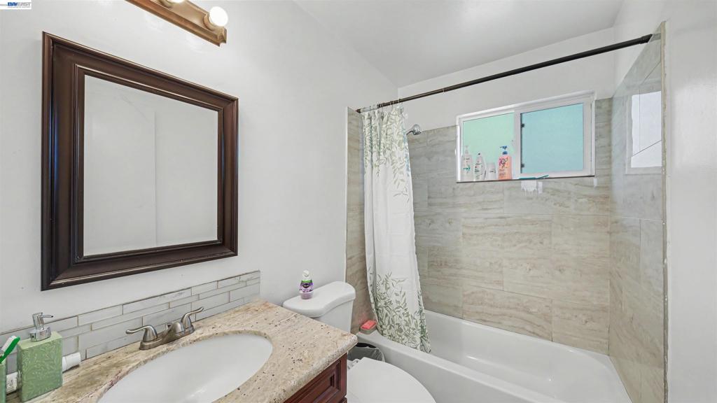 200 Riverside Pl Property Photo 18