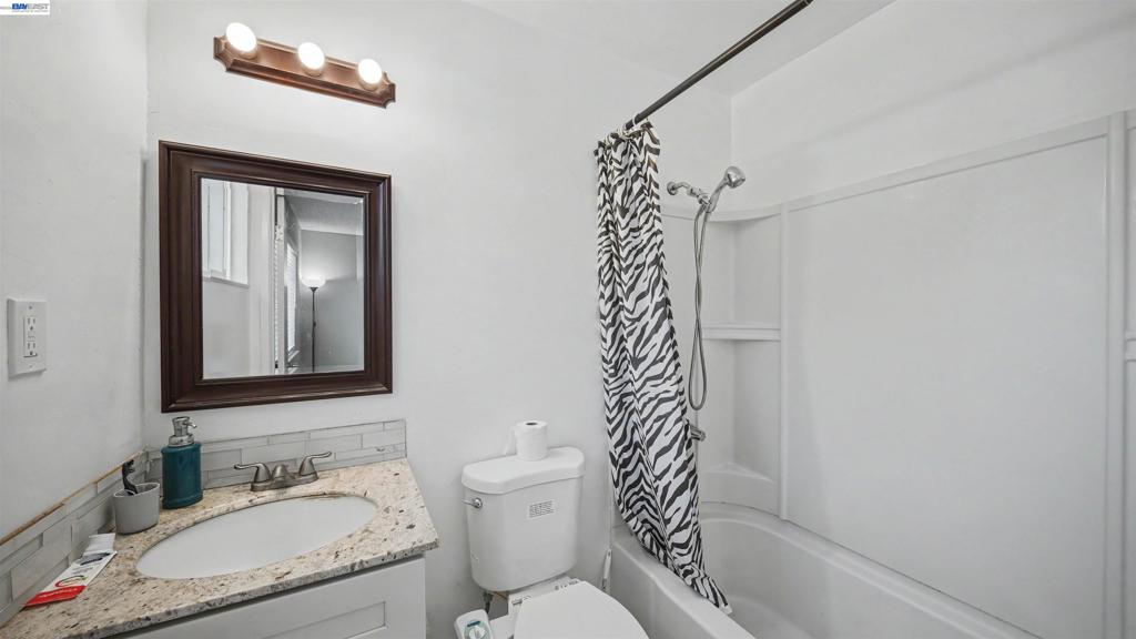 200 Riverside Pl Property Photo 19