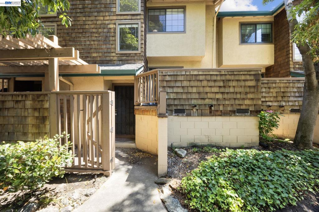 43081 Mayfair Park Ter Property Photo 1