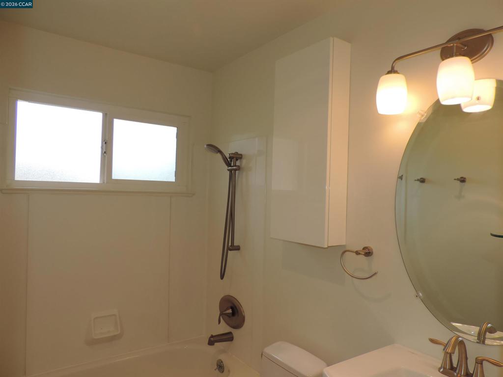 1725 Liberty # 10 Property Photo 6
