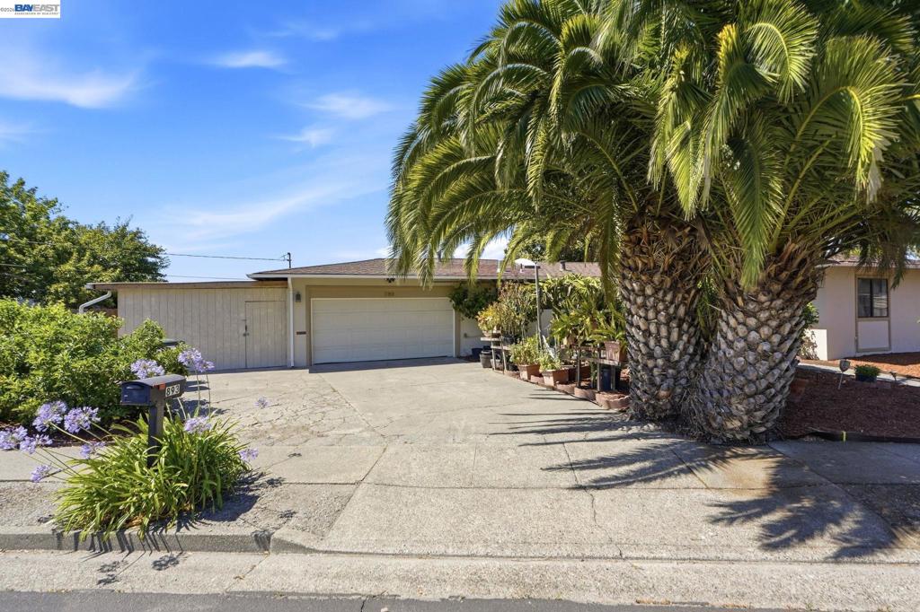 893 Bel Marin Keys Blvd Property Photo 3