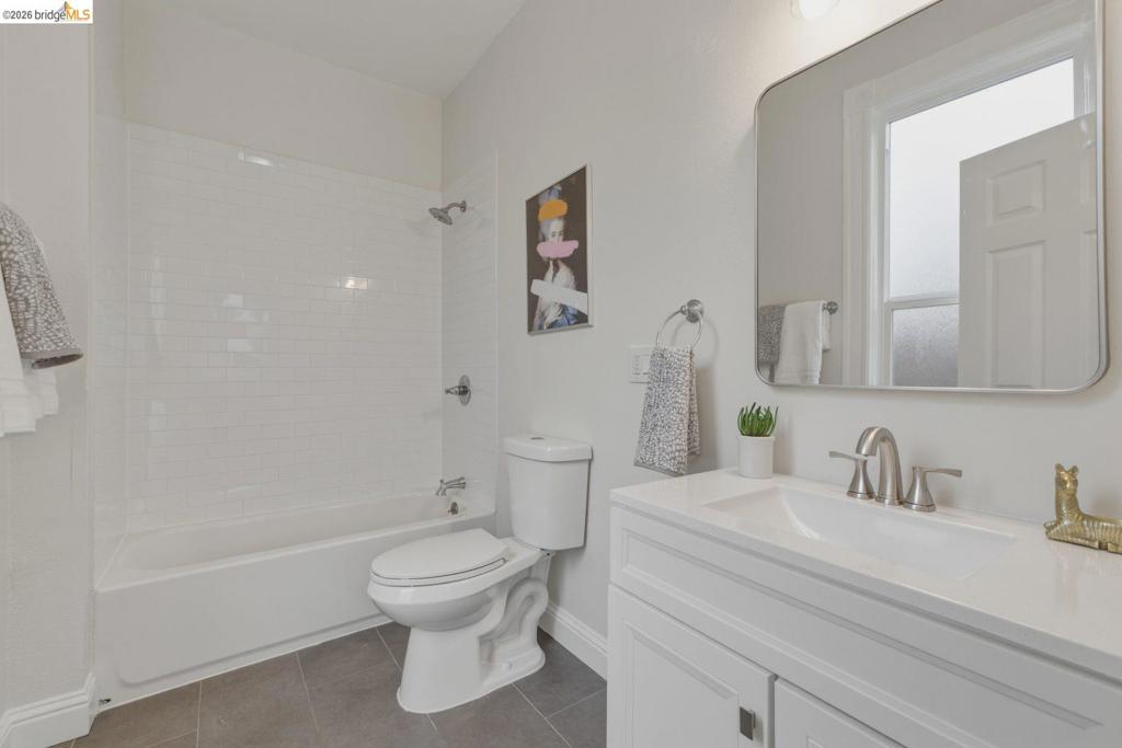 1324 Burnett St Property Photo 17