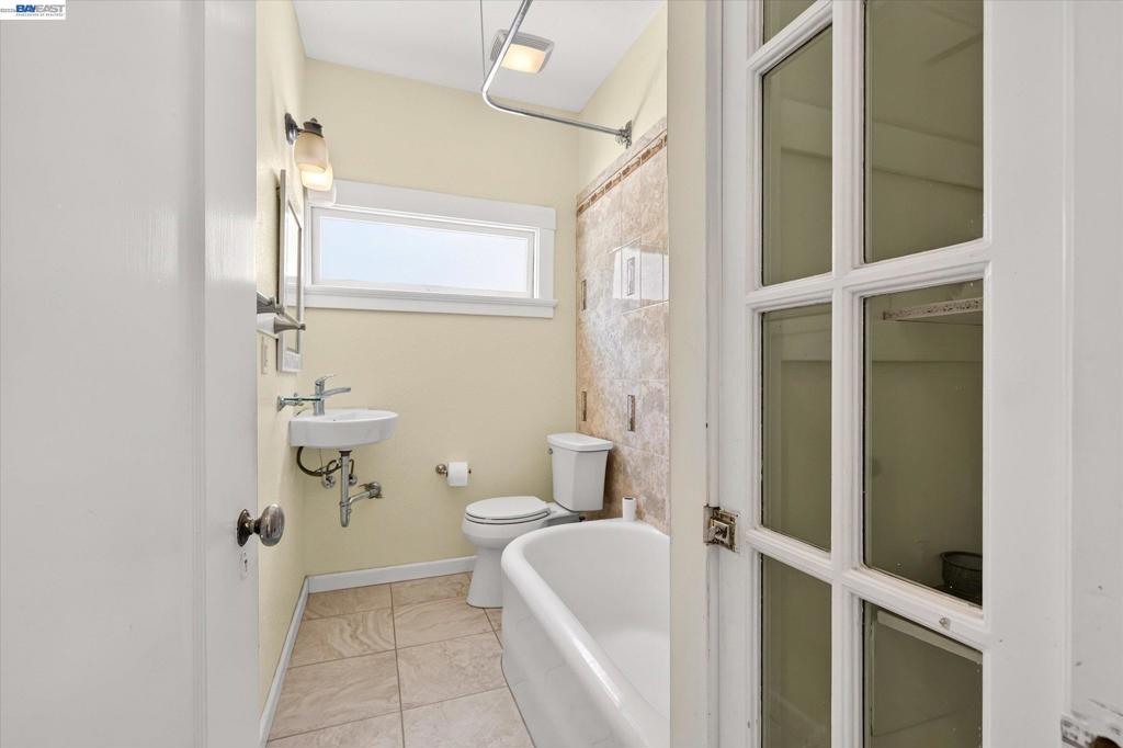 753 Warfield Ave Property Photo 8