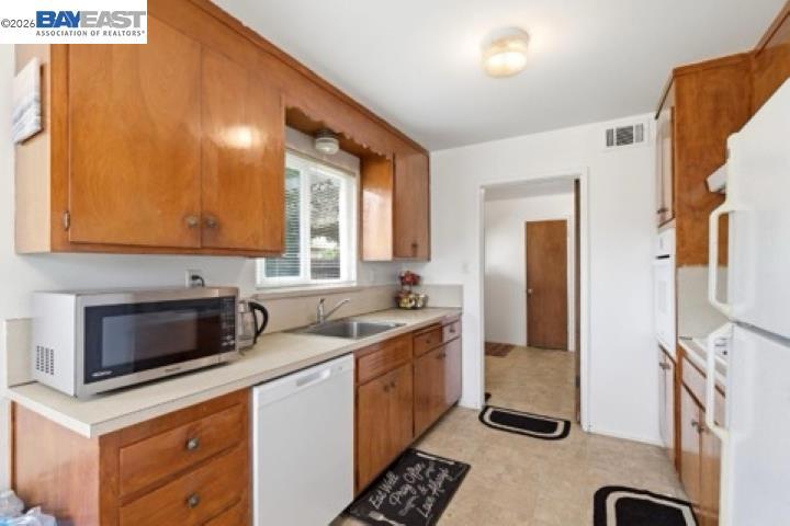 3836 3838 Dubac Way Property Photo 5