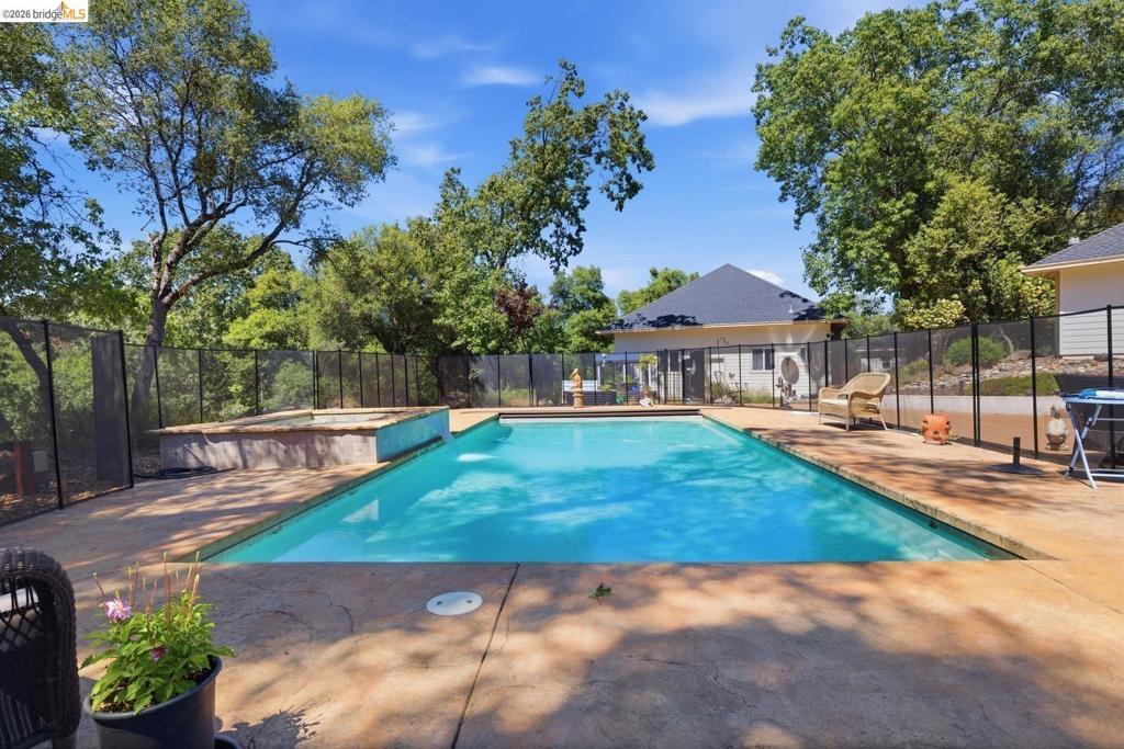 15620 Curtis Cir Property Photo 4