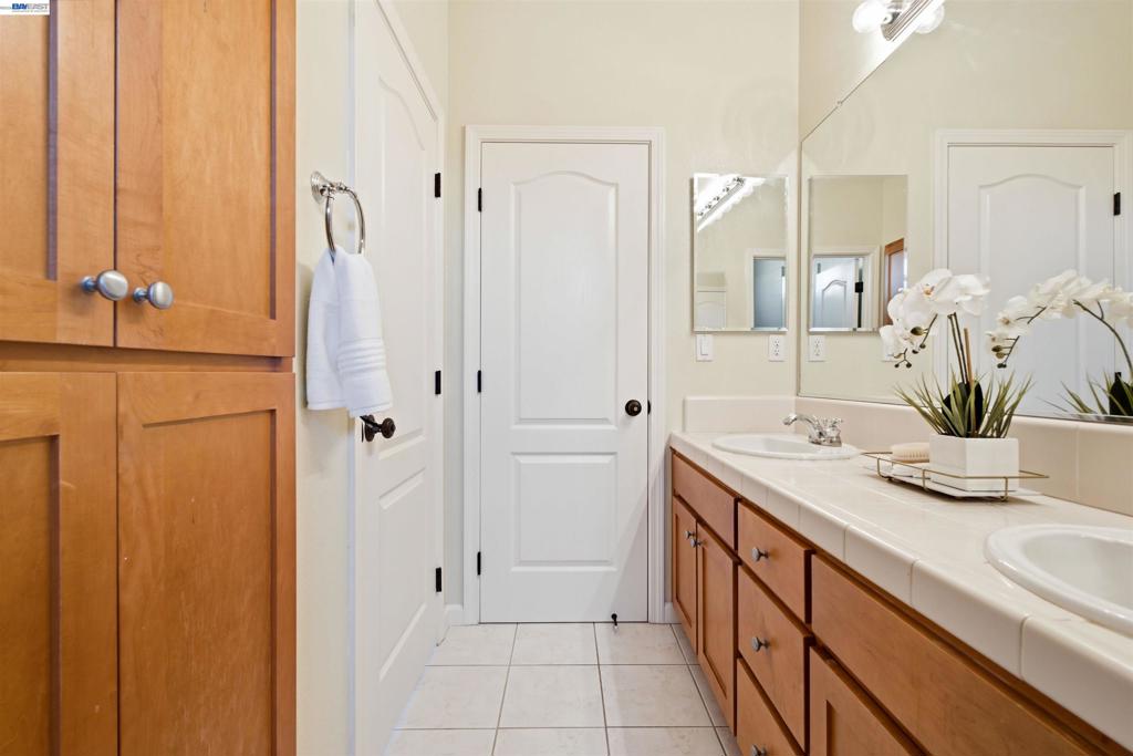 6010 Hillbrook Pl Property Photo 34