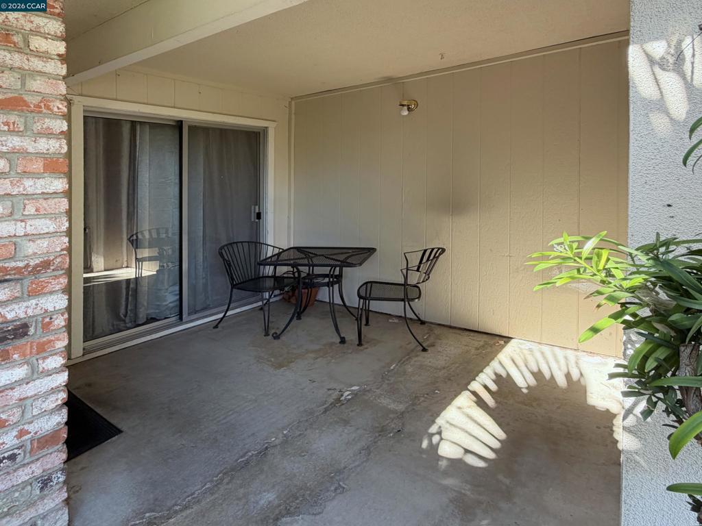 2404 2406 Counts Ct Property Photo 4