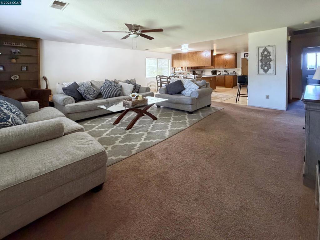 2404 2406 Counts Ct Property Photo 5