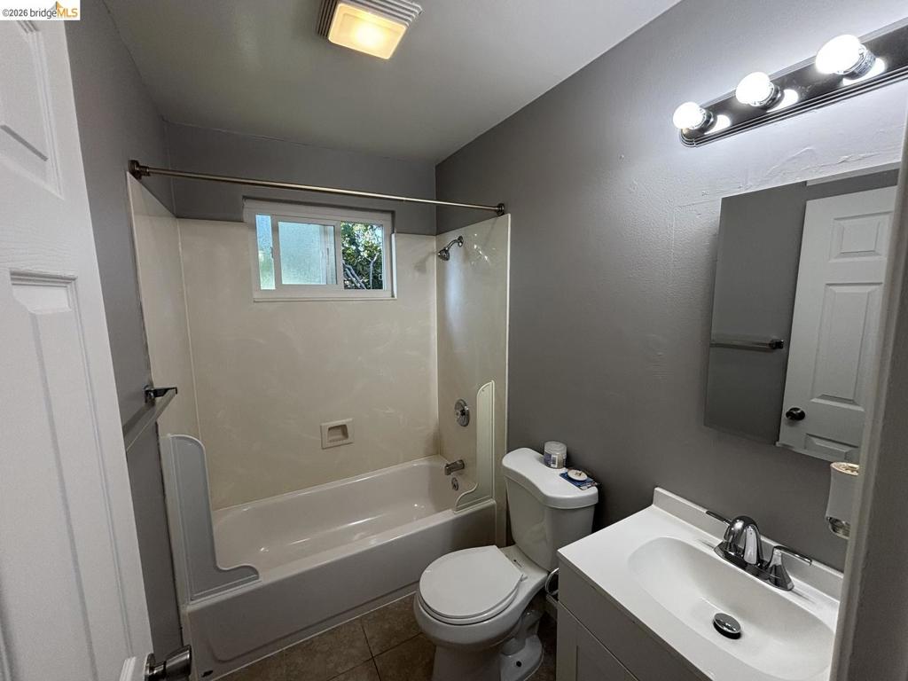 20 E 16th St Property Photo 12