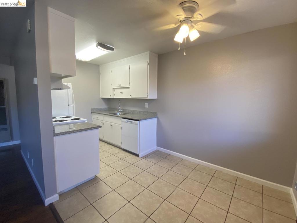 20 E 16th St Property Photo 13