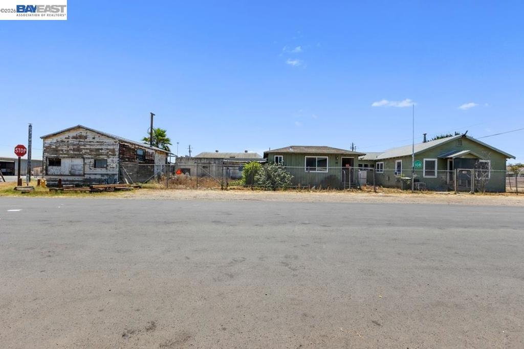 108 D St Property Photo 1