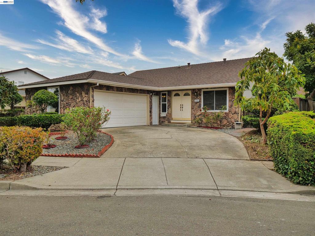 3542 Surry Pl Property Photo 1