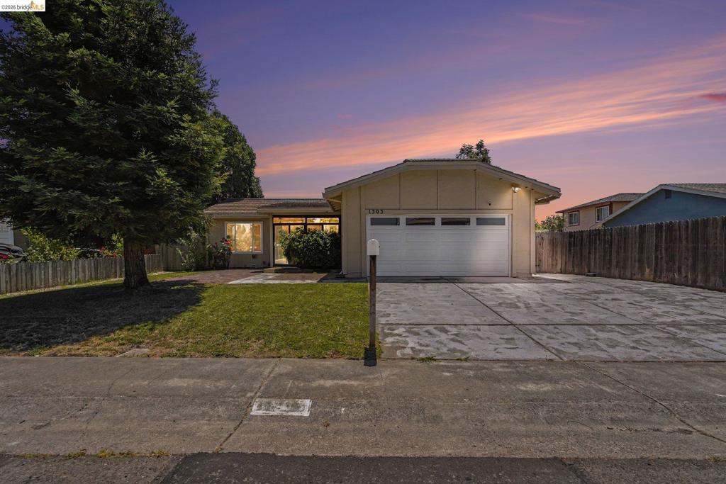 1303 Crane Dr Property Photo 2