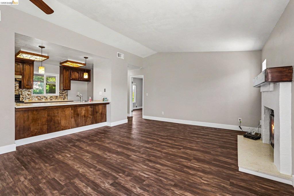 1303 Crane Dr Property Photo 4