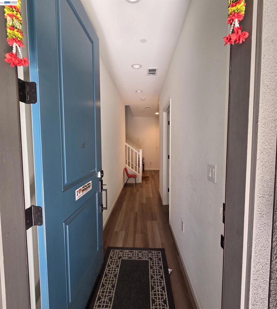 5585 Holly Bay Avenue Property Photo 4