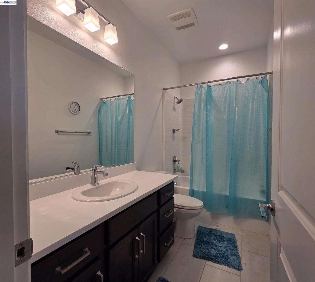 5585 Holly Bay Avenue Property Photo 7