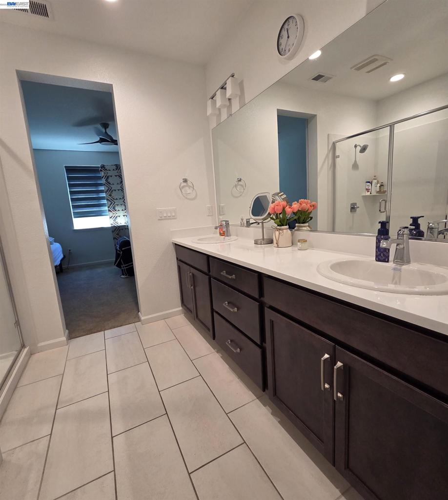 5585 Holly Bay Avenue Property Photo 18