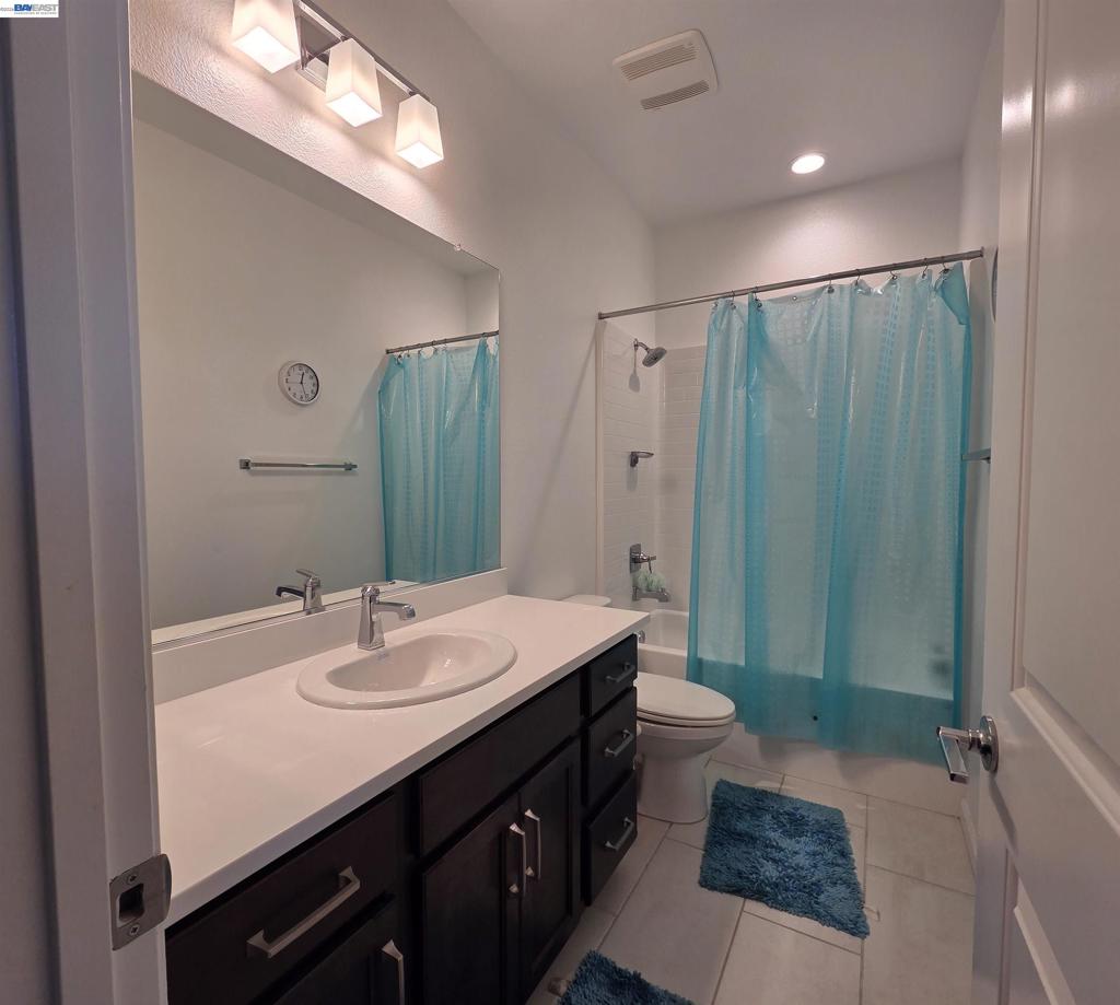 5585 Holly Bay Avenue Property Photo 28