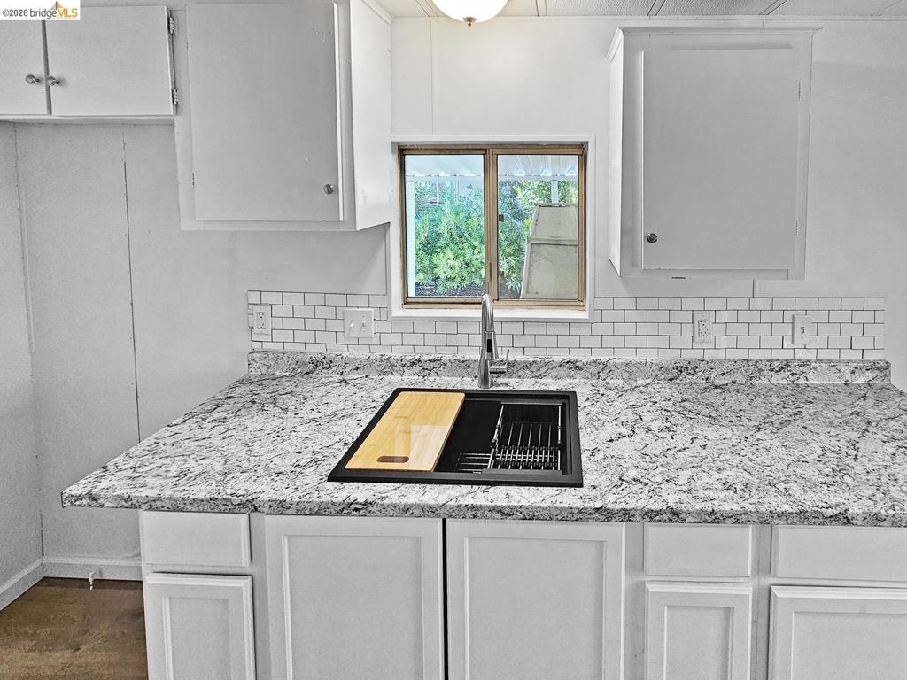 845 Mountain Shadows Blvd Property Photo 6