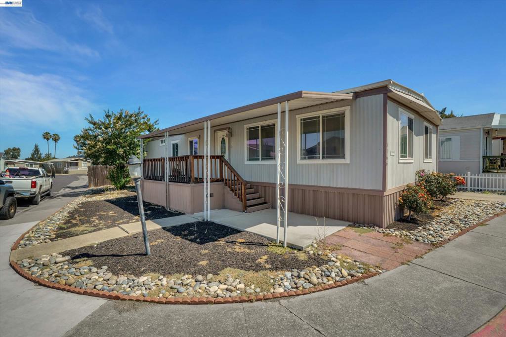 5166 Sunrise Dr