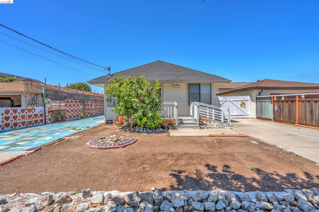 36863 Elm St