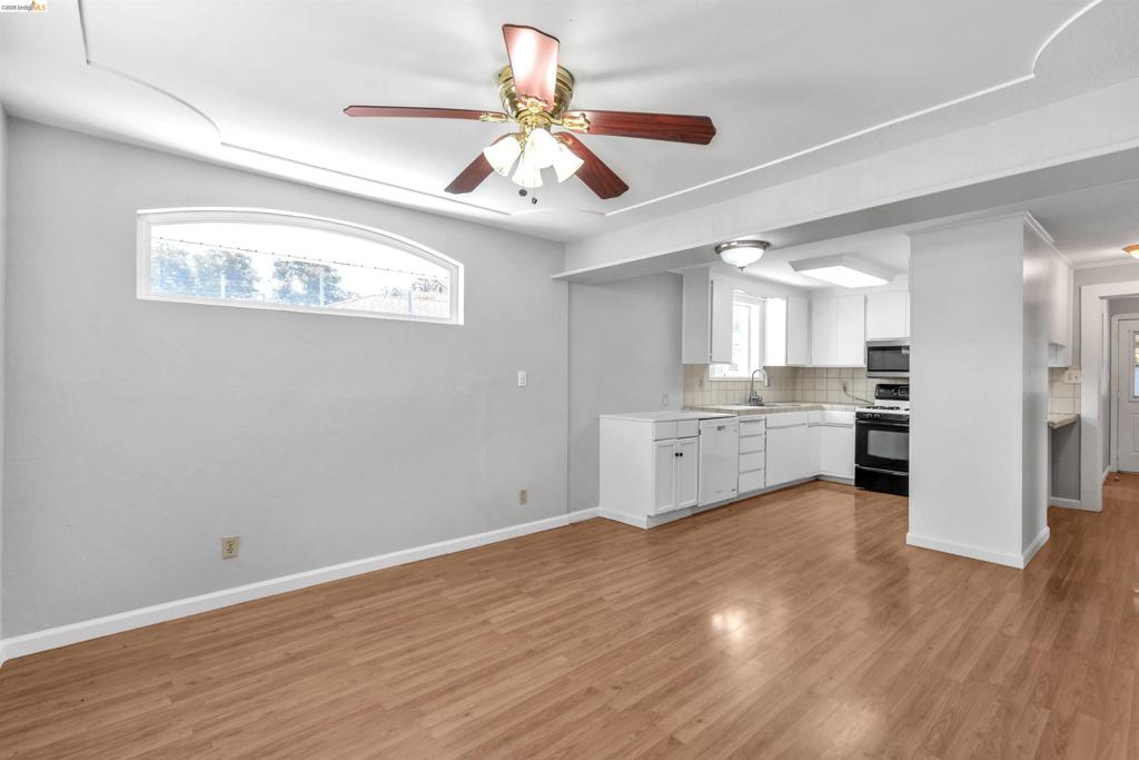 36863 Elm St Property Photo 7