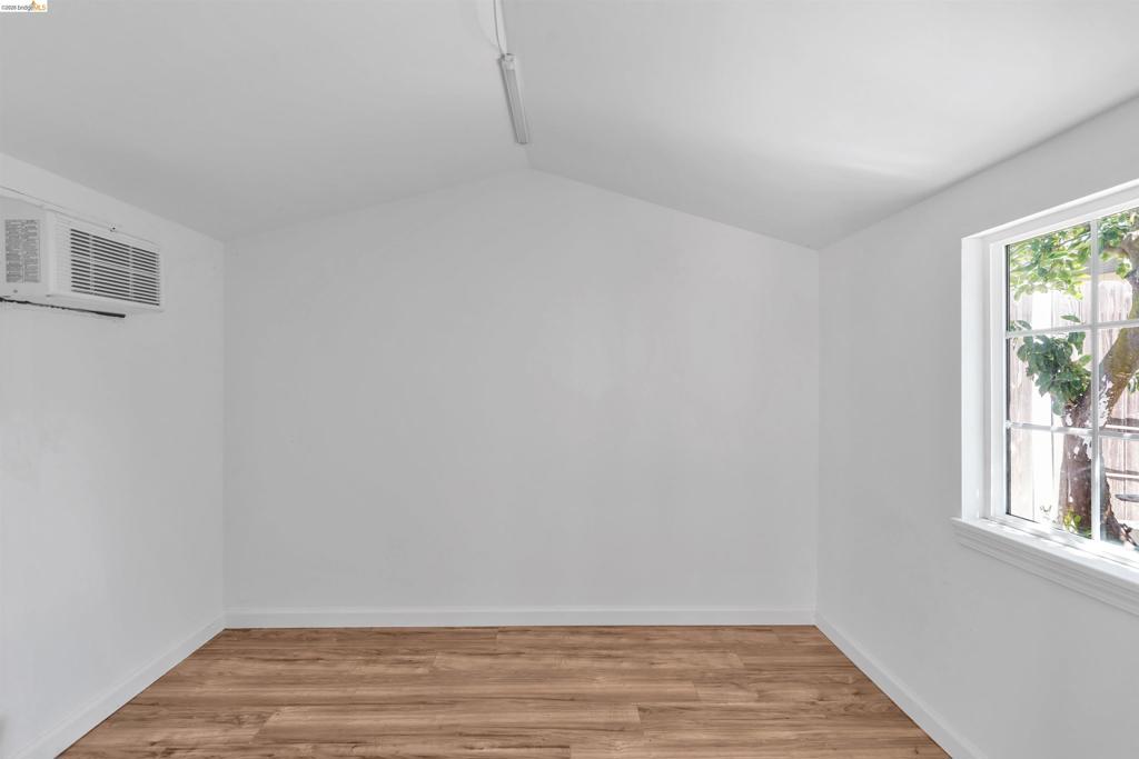 36863 Elm St Property Photo 17