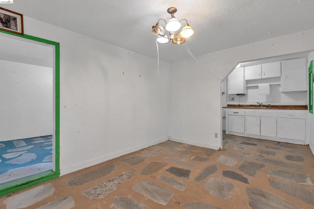 36863 Elm St Property Photo 31