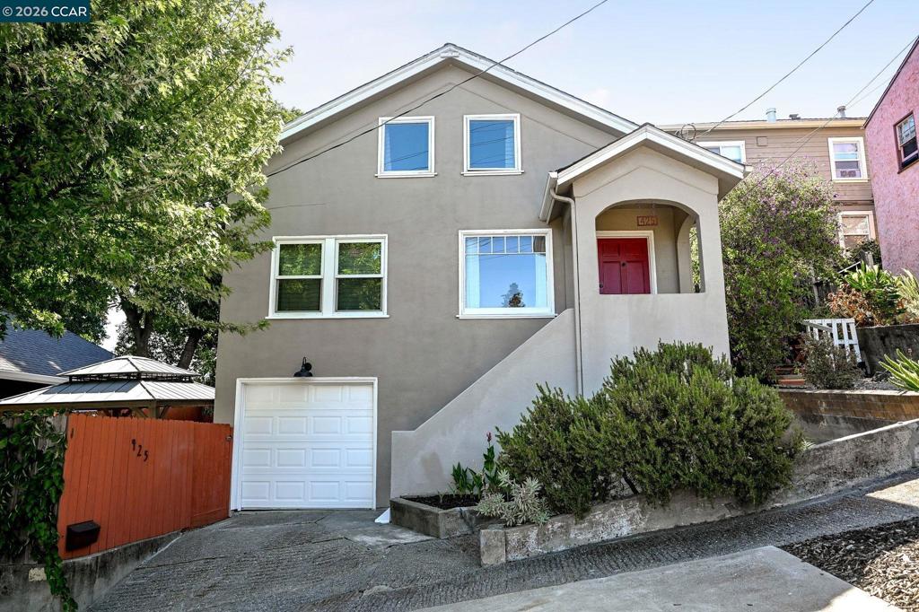 425 Bay St Property Photo 3
