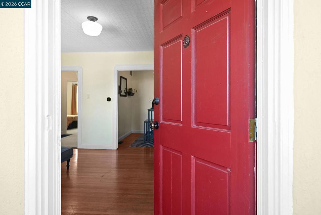 425 Bay St Property Photo 4