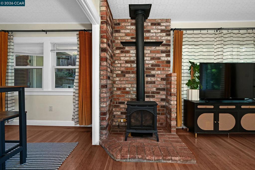 425 Bay St Property Photo 9