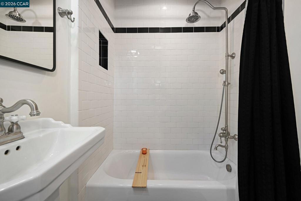 425 Bay St Property Photo 19