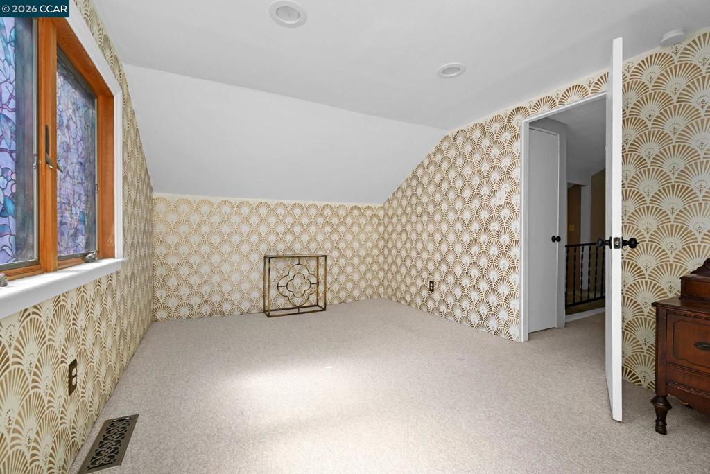 425 Bay St Property Photo 24