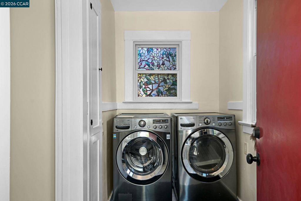 425 Bay St Property Photo 29