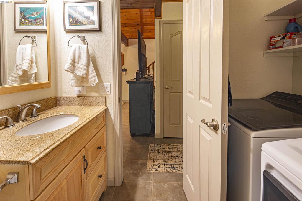 16643 Saddle Ct Property Photo 23